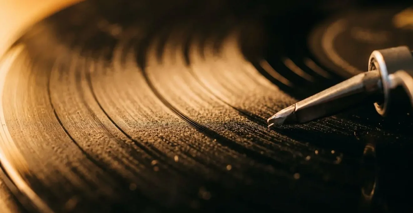 Visual metaphor for extended musical composition and listener engagement journey